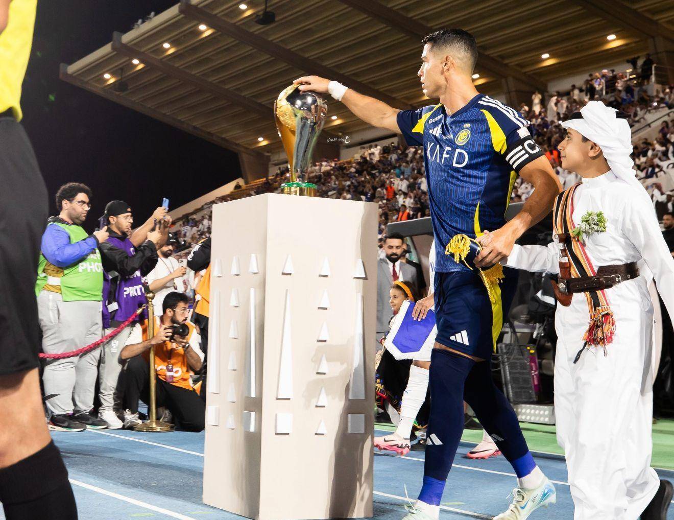 爱游戏下载-率领球队获得胜利，主帅成为焦点人物的简单介绍