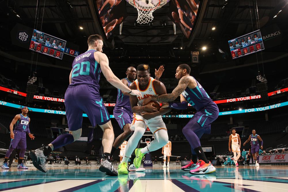 爱游戏官网-包含黄蜂后卫罗斯接过亚特兰大船抵达球队的词条