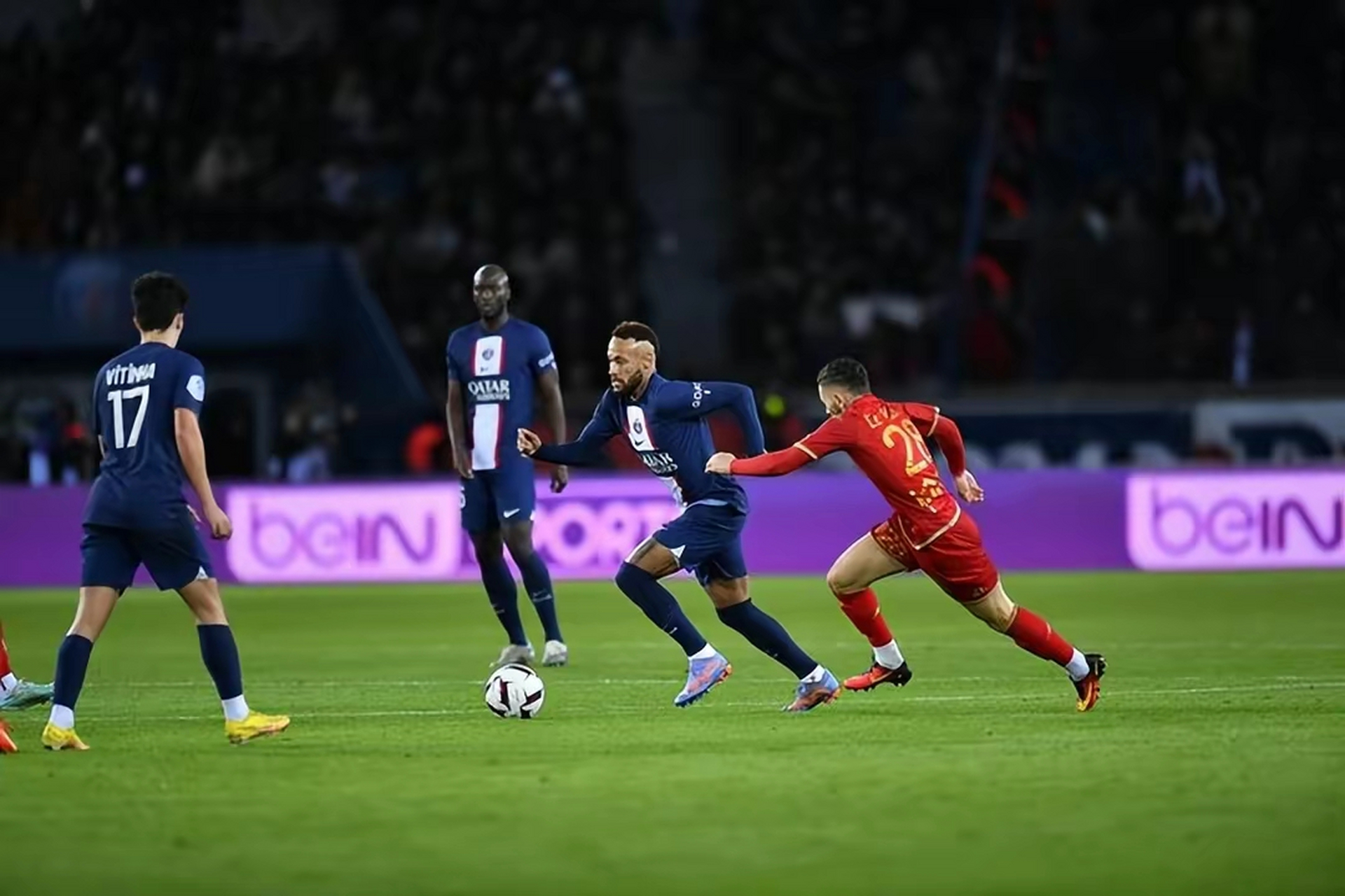 包含巴黎圣日耳曼击败昂热,领先法甲榜首稳固的词条 包含巴黎圣日耳曼击败昂热,领先法甲榜首稳固的词条