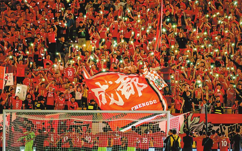 爱游戏娱乐-包含成都凤凰冲刺国际足球赛，展示实力的词条