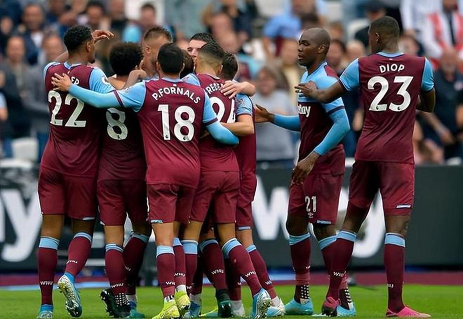 球队在比赛中迅速扩大领先优势,成功晋级 球队在比赛中迅速扩大领先优势,成功晋级