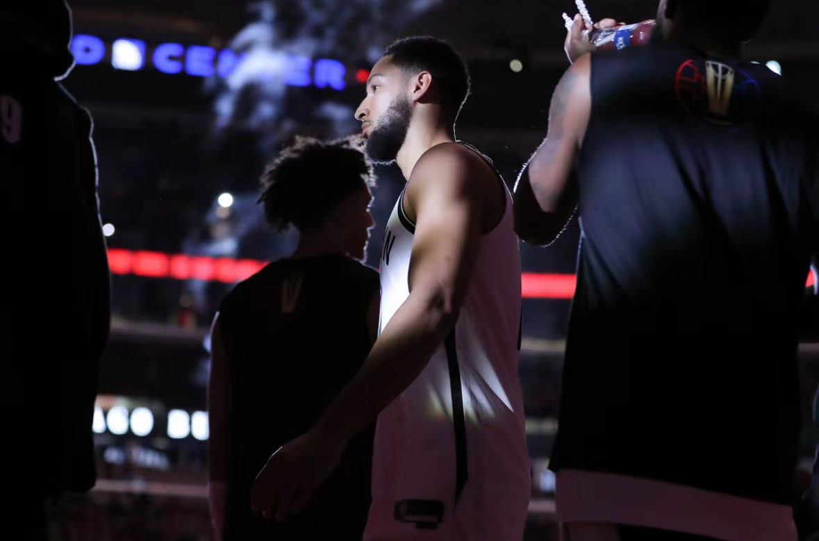 关于西蒙斯换队首秀砍下分,独狼击败的信息 关于西蒙斯换队首秀砍下分,独狼击败的信息