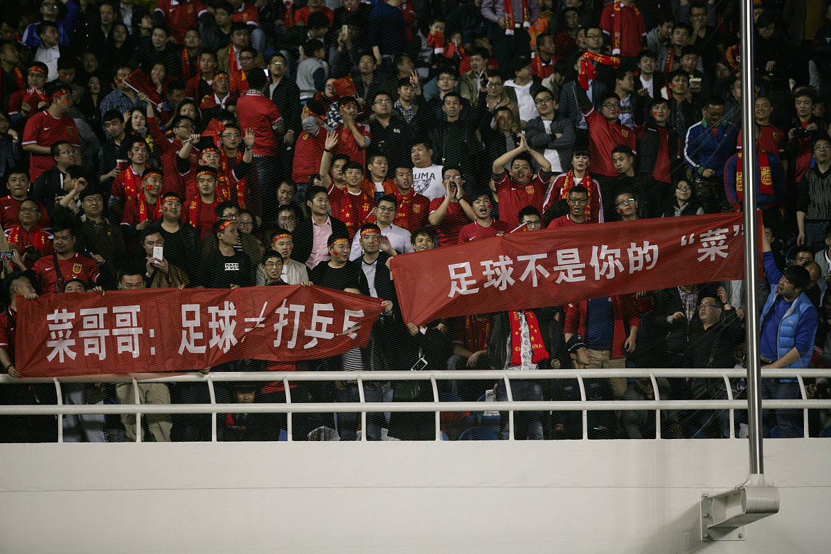 爱游戏APP-关于足球场上的精彩比拼，球员们将全力以赴的信息