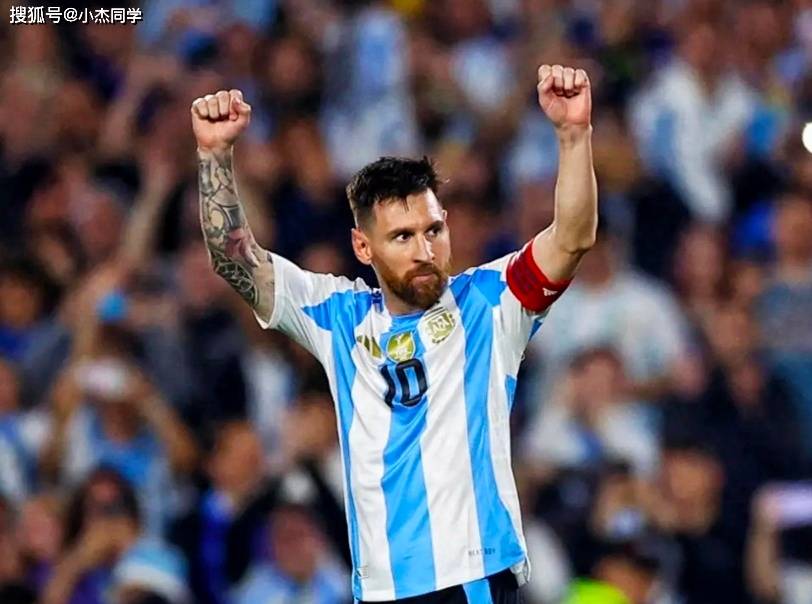 爱游戏APP-阿根廷球星决定退役，足坛传奇终结