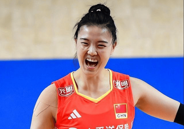 包含菁英对决中国队再拔头筹，引爆球迷热议的词条