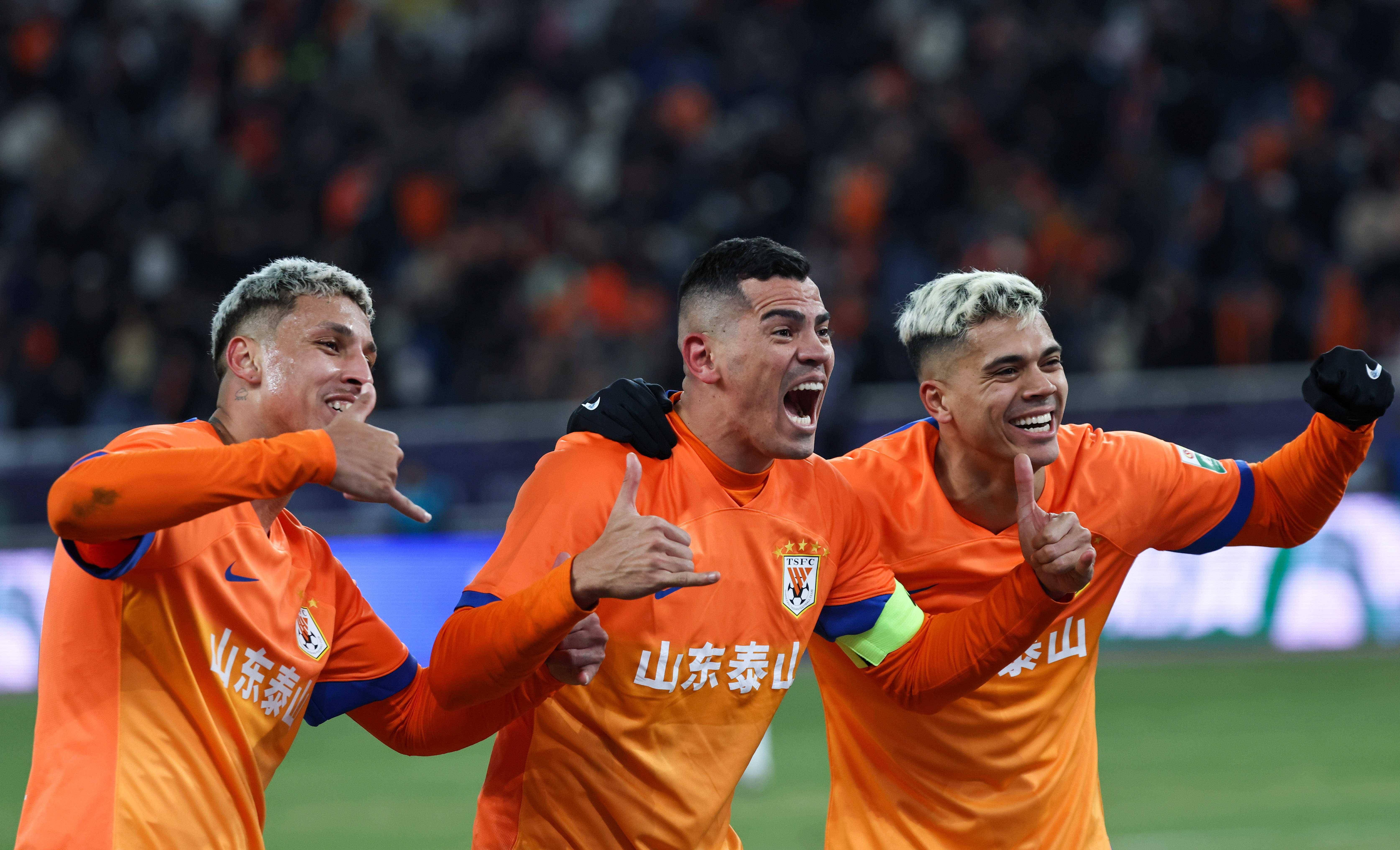 中超联赛球队取得关键胜利,冲击前列 中超联赛球队取得关键胜利,冲击前列