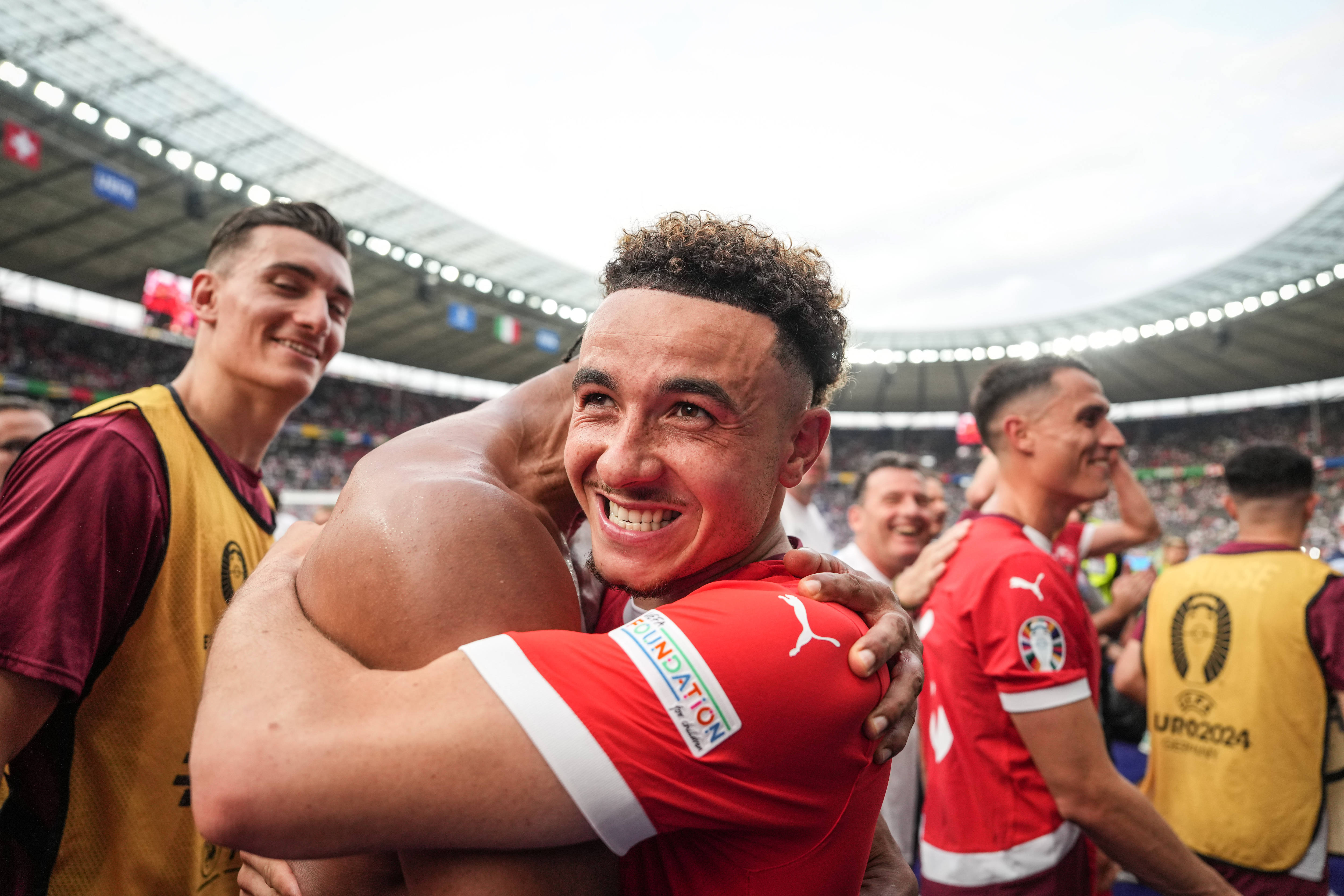 爱游戏下载-关于坚守荣誉：欧洲足球冠军争夺赛情不自禁的信息