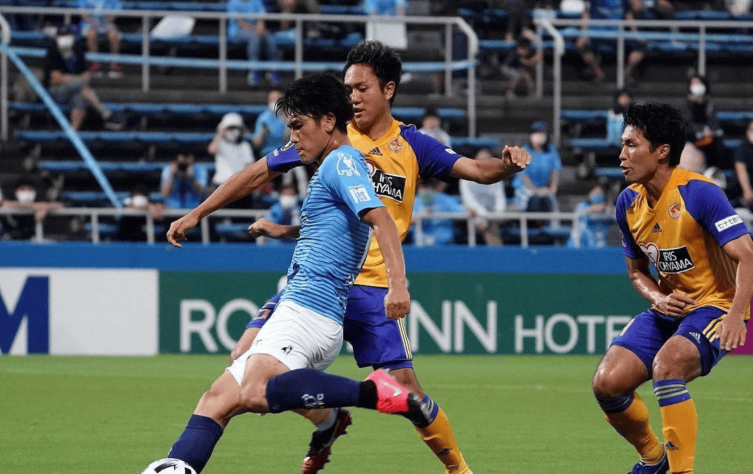 球队凭借谨慎防守,成功阻止对手反击 球队凭借谨慎防守,成功阻止对手反击