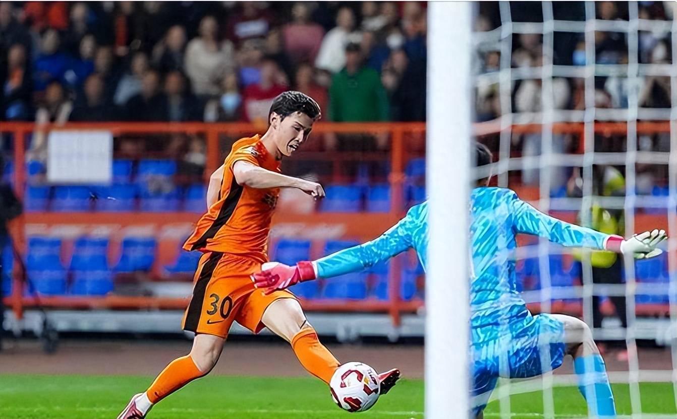 爱游戏娱乐-比赛中球员表现出色，跻身最佳球员行列的简单介绍