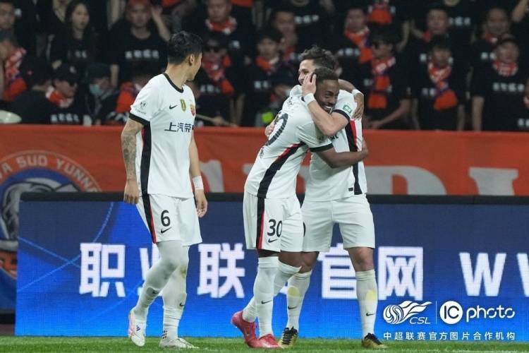 爱游戏官网-精彩比赛打破沉寂，球队获得重大胜利