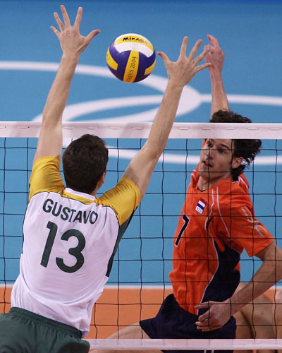 爱游戏娱乐-改写成：巴西再度败给荷兰，双方交手激烈