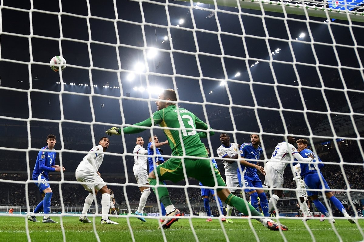 爱游戏下载-法国队在比赛中进球得分领先