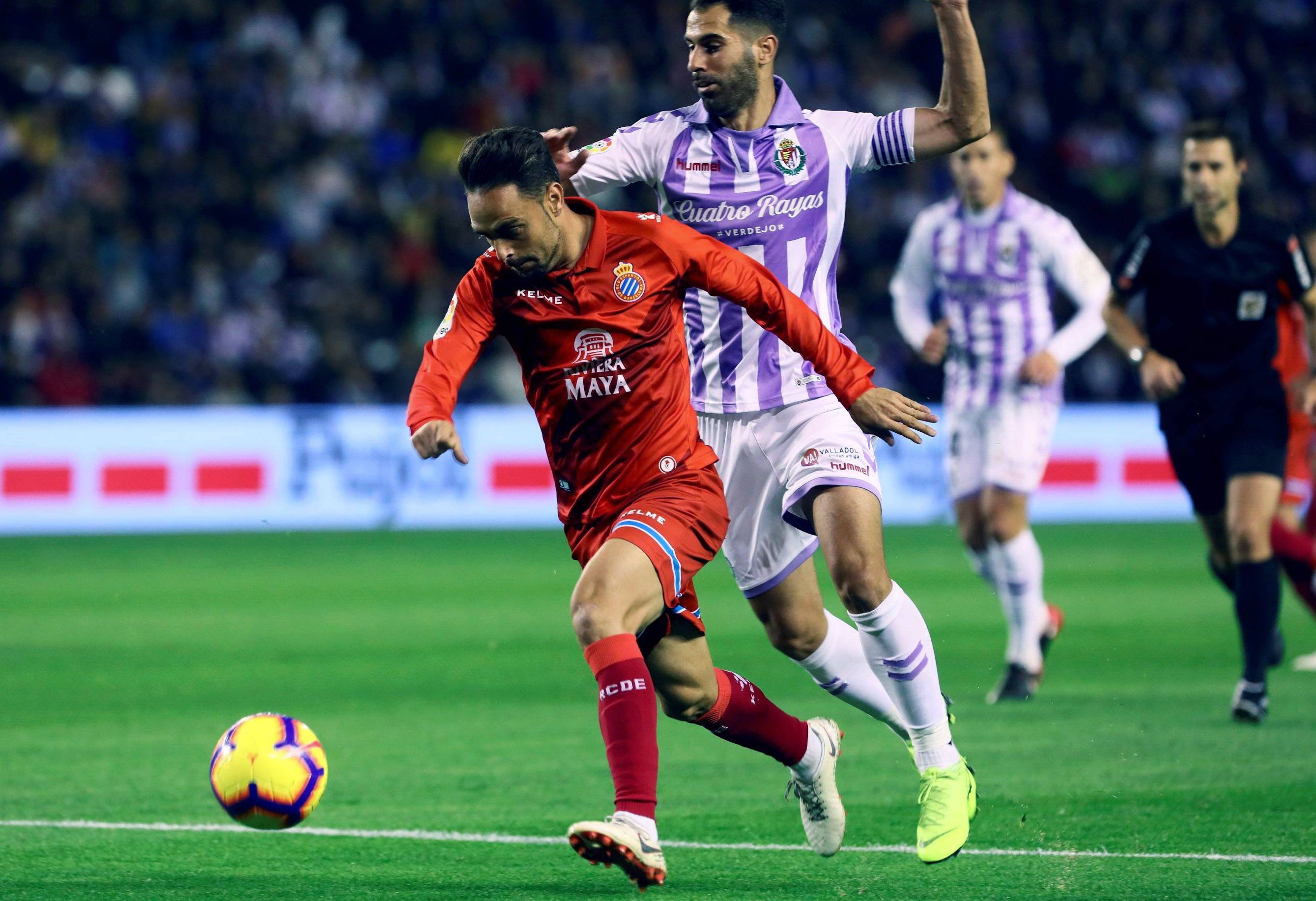 爱游戏体育-比赛一触即发，国内足球联赛实力较量的简单介绍