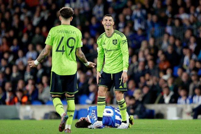 包含皇家社会再度告负，遭遇连败困境的词条