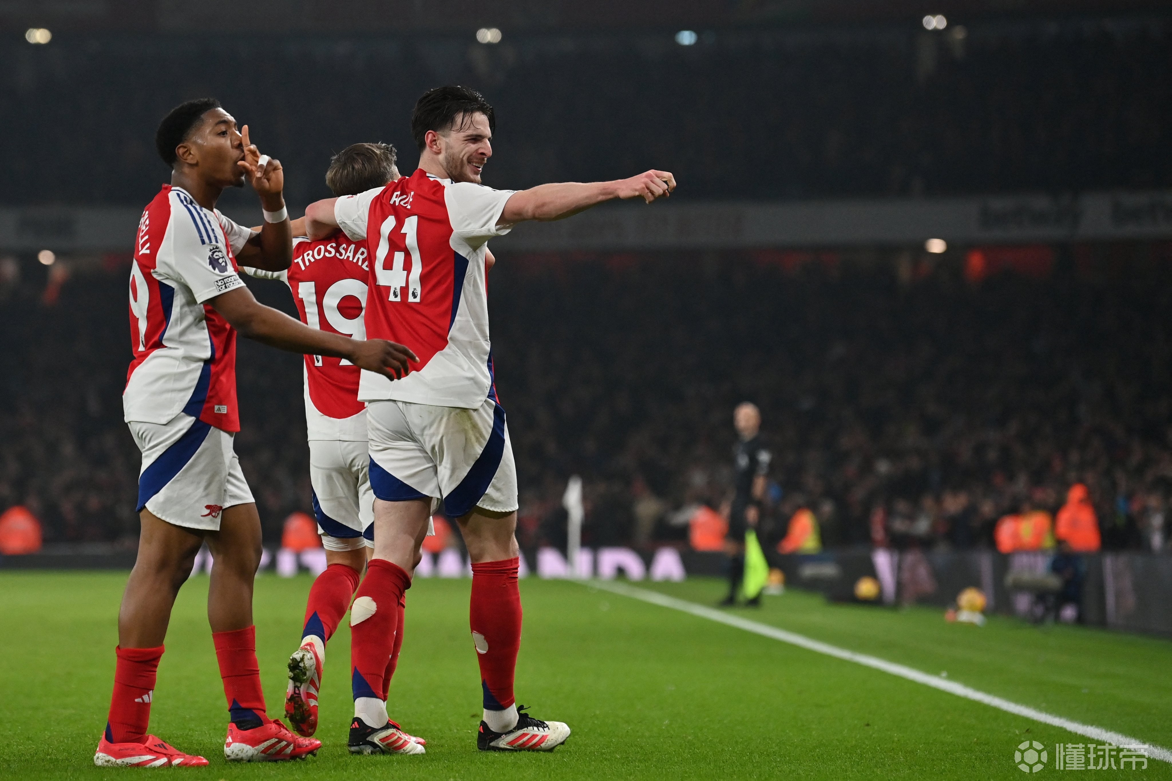 爱游戏下载-双方球队将在赛场上抢夺胜利