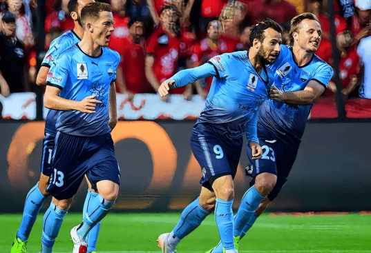 双方球队将在赛场上抢夺胜利 双方球队将在赛场上抢夺胜利