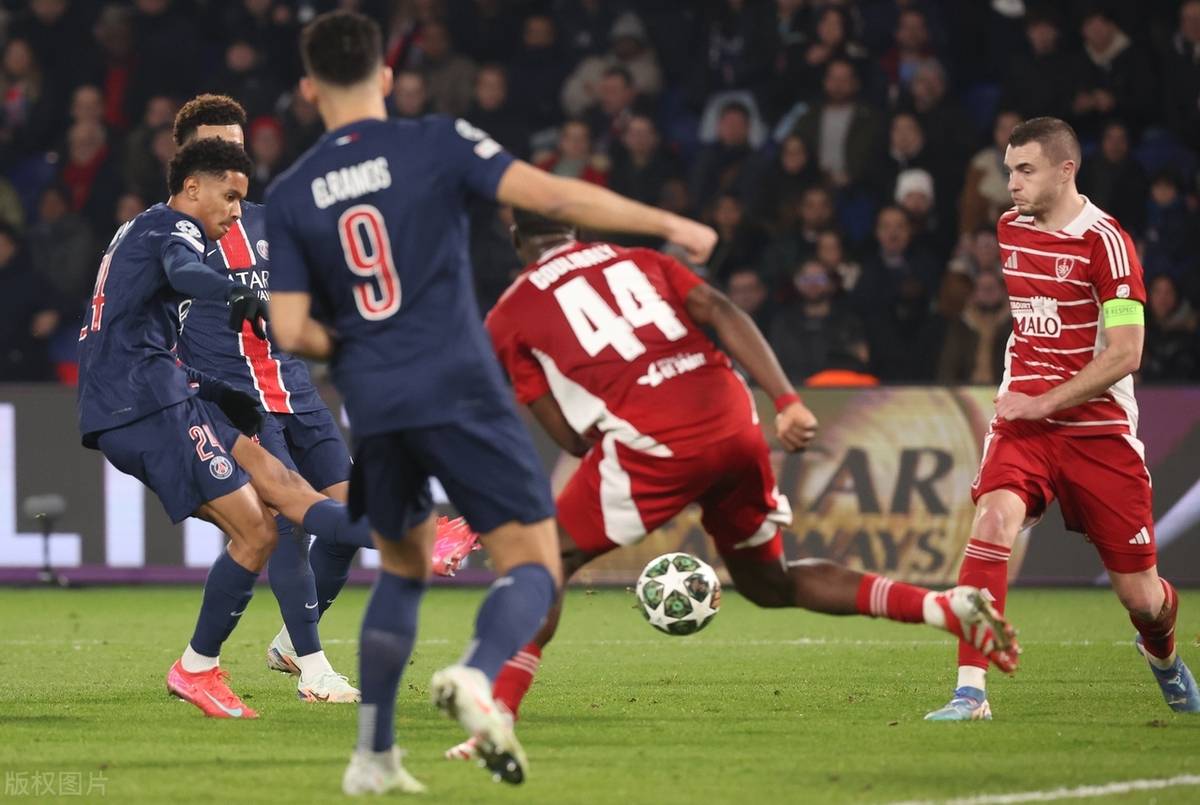 爱游戏体育-欧冠半决赛战火重燃，利物浦赢得关键战绩