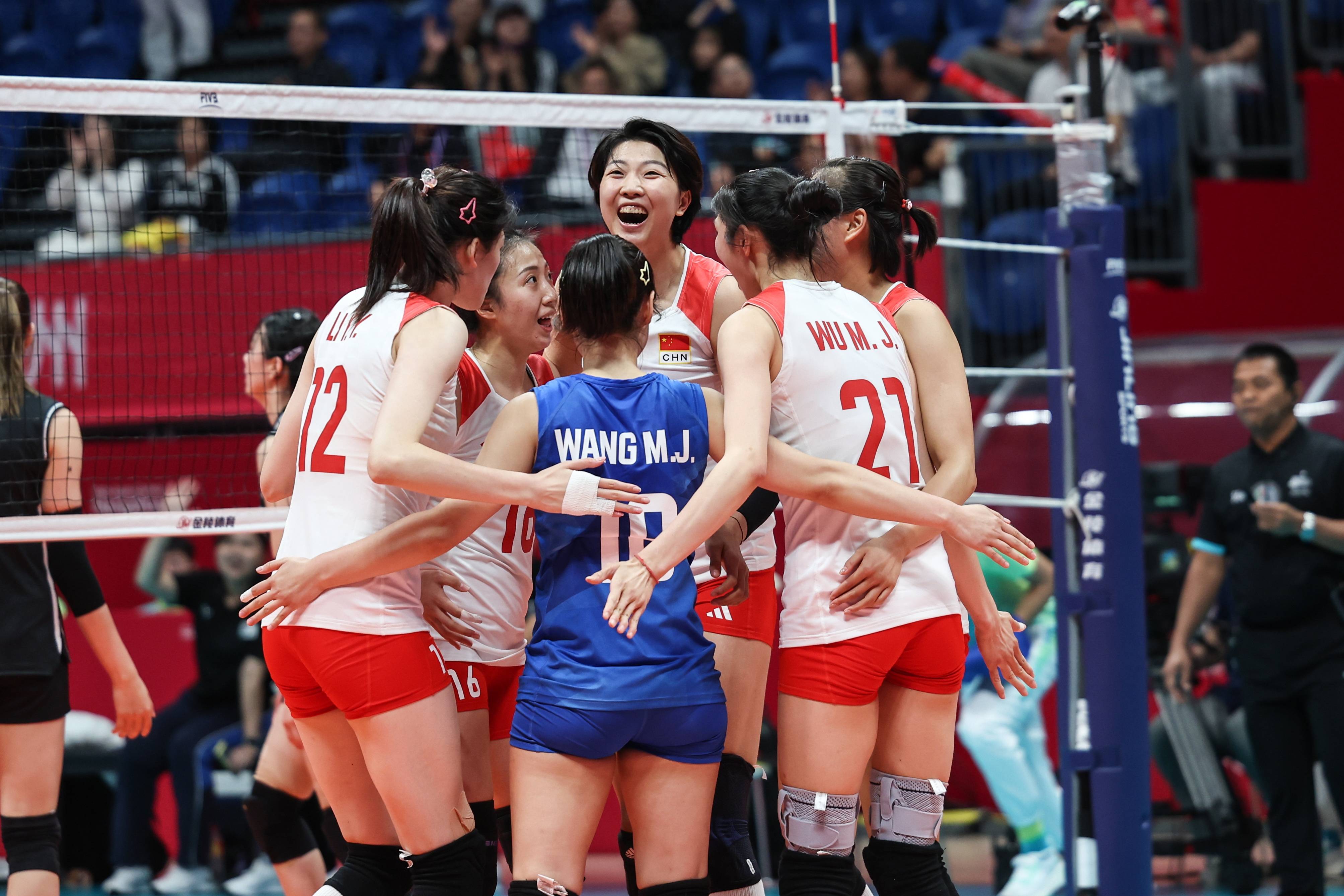 爱游戏娱乐-排球比赛中激烈对抗持续，精彩不断的简单介绍