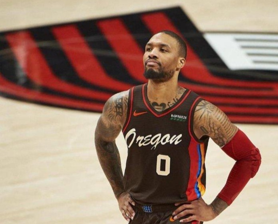 开拓者队长利拉德卓越表现,球队斩获大胜 开拓者队长利拉德卓越表现,球队斩获大胜