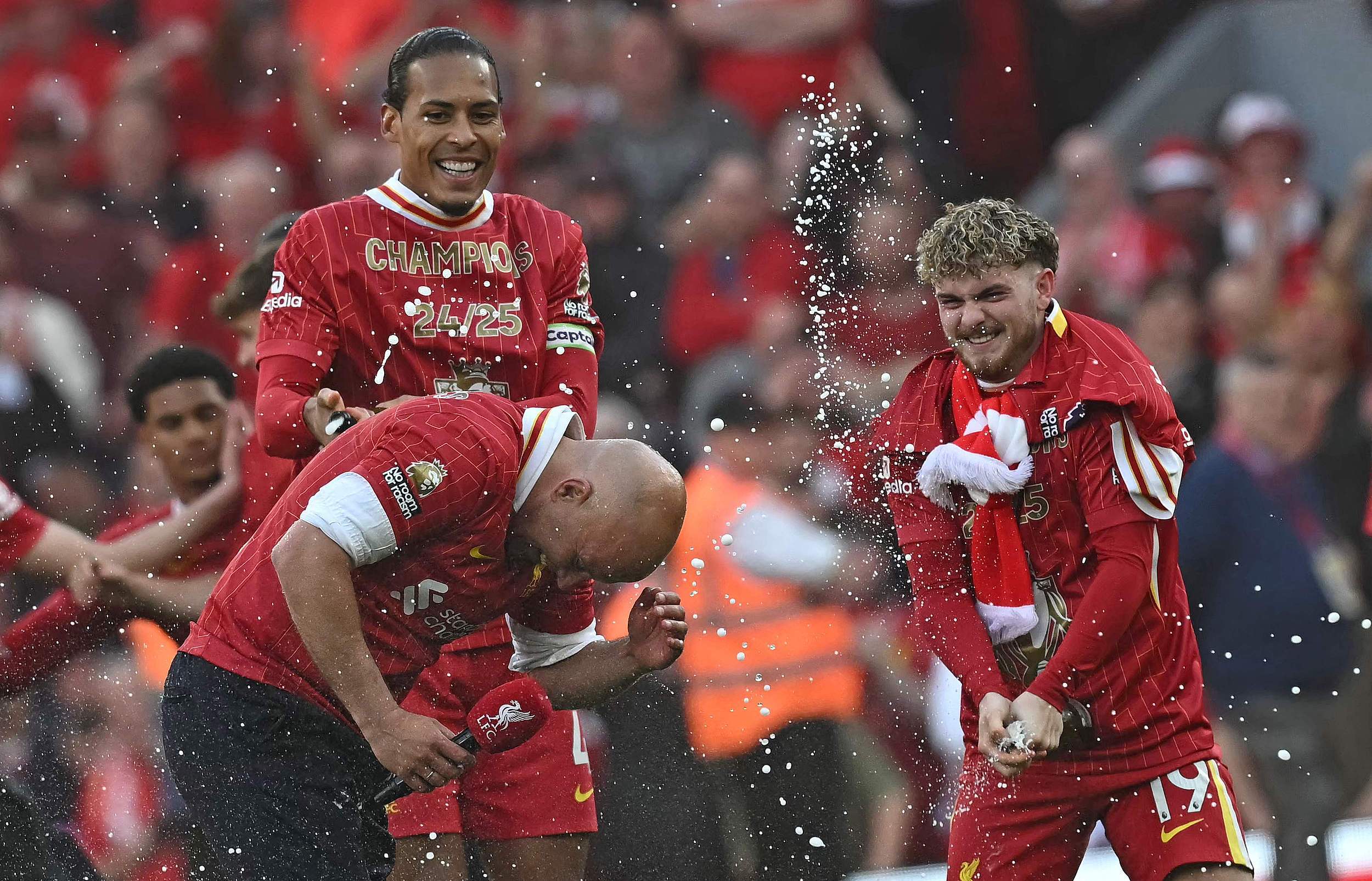 包含利物浦主场大胜，曼联客场惜败的词条