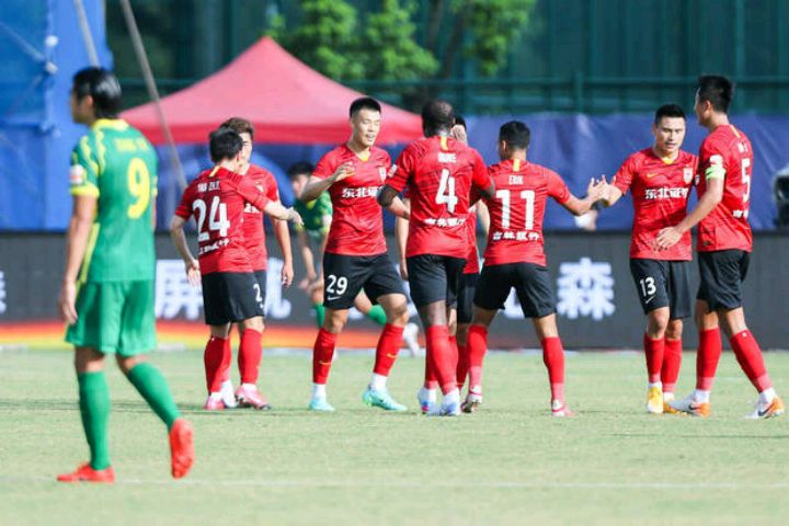 爱游戏官方入口-国安防线严密，多场零封对手