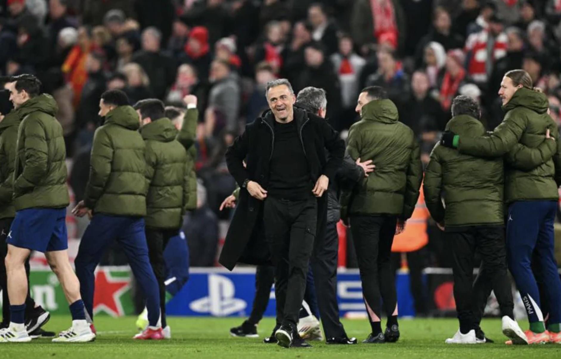 爱游戏tv-球员关键时刻发挥出色，带领球队获胜的简单介绍