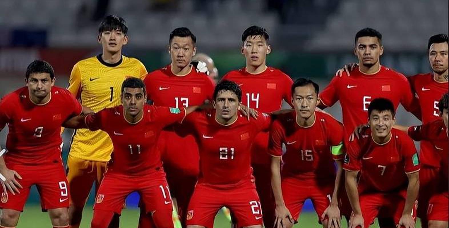 爱游戏-足球场上激情燃烧，双雄对决，谁能乘胜追击取得胜利？的简单介绍