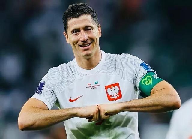 西班牙大胜波兰,全队火力全开稳住领先优势 西班牙大胜波兰,全队火力全开稳住领先优势