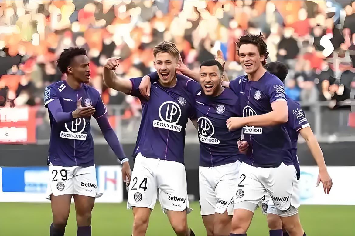 图卢兹前锋表现不佳,遭到球迷质疑 图卢兹前锋表现不佳,遭到球迷质疑