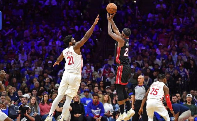 爱游戏在线-76人惜败尼克斯，近期状态低迷